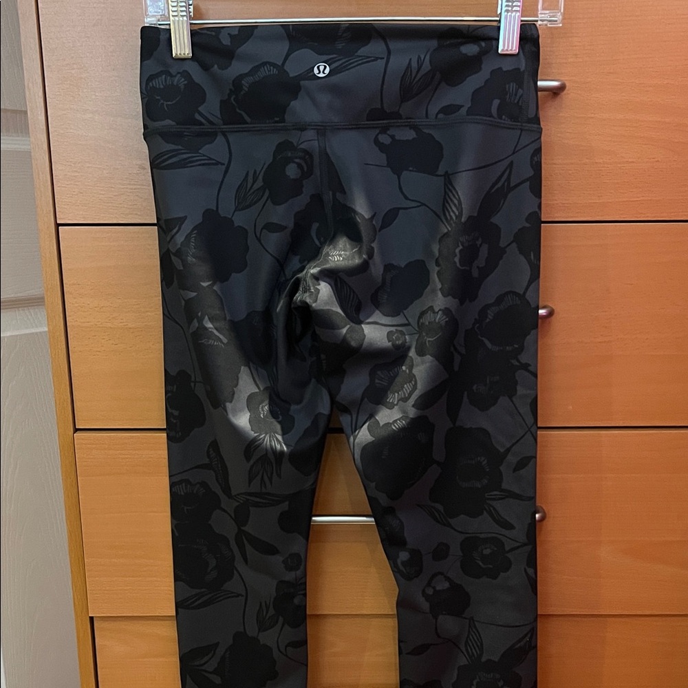 Black Floral lululemon Leggings